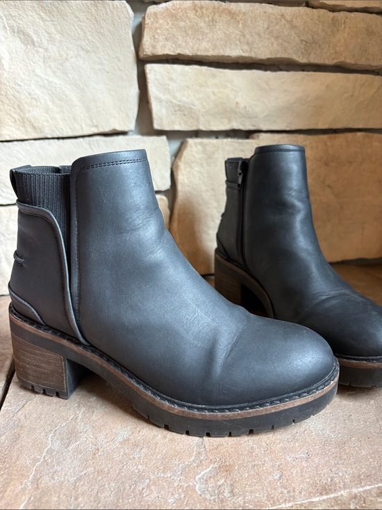 Bullboxer Shoes - B-52 by Bullboxer Women's Black Ankle Booties - Classic Chelsea Style (size 7)